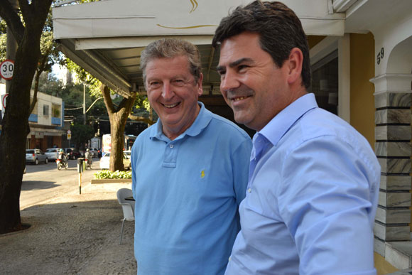 Roy Hodgson e Adrian Bevington após almoço em Belo Horizonte. Crédito Alexandra Martins/Secopa MG