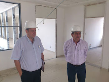 Prefeito Maroca, ao lado do secretário Beto Andrade, visitou as obras da nova unidade / Foto: Ascom Saúde Prefeitura de Sete Lagoas