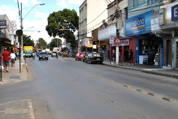 Boa parte do comércio no centro da cidade está localizado na rua Monsehnor Messias e também na Emílio de Vasconcelos / Foto: Marcelo Paiva