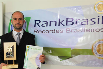 Com a marca Oswaldo recebeu o prêmio do RankBrasil. / Foto: tudobh.com.br