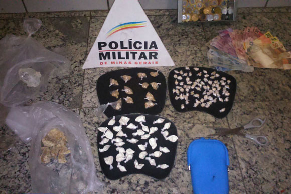 Drogas e material foram apreendidos / Foto: SeteLagoas.com.br