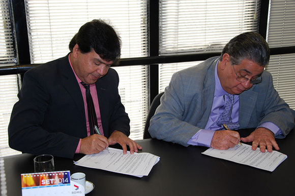 Assinatura contrato / Foto: Divulgação