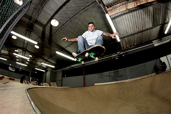 Guilherme Landim, fs ollie air na SkateLand. Foto Túlio Thales