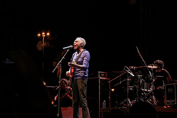 Com sua banda, Gil se apresentou no festival / Foto: Alan Junio