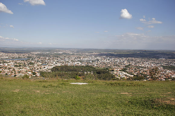 Sete Lagoas comemora 147 anos nesta segunda-feira, 24. Vista da cidade do alto da Serra / Foto: Alan Junio