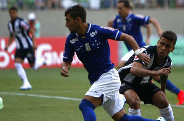 De Arrascaeta foi o nome do jogo fazendo mais um belo gol no empate da Raposa/Foto: Divulgação