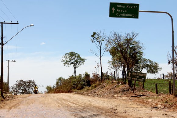 A pavimentação da estrada entre Sete Lagoas e Araçai está inserida no programa "Caminhos de Minas" desde 2010/ Foto: divulgação