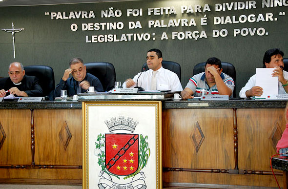 Presidente Fabrício, ao centro, deve divulgar nomes que vão compor CPI / Foto: Divulgação 