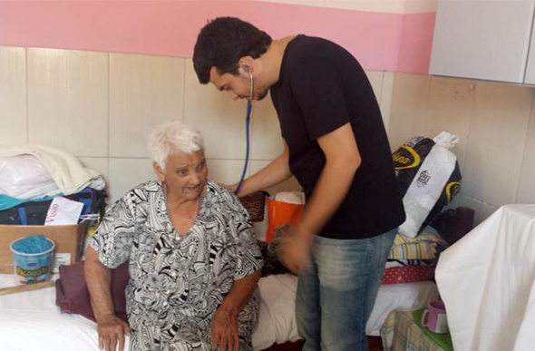 Dona Telvina Adelurdes Soares tem 103 anos de idade, lúcida, diz gostar da Vila Vicentina / Foto: Divulgação