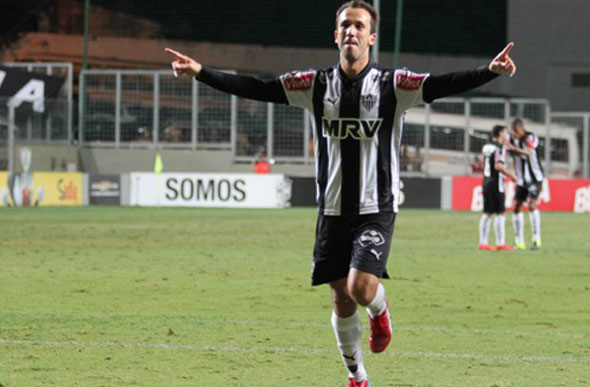 Atacante Thiago Ribeiro marcou os dois gols do jogo no Independência / Foto: Super Esportes