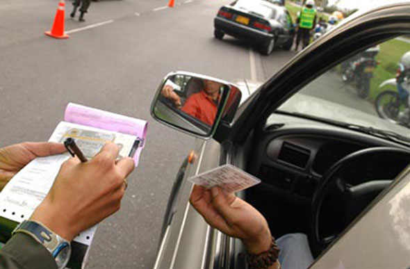 Motoristas que cometeram 81 tipos de infrações leves ou médias podem converter multas em advertências/ Foto: portaldenoticiaspb