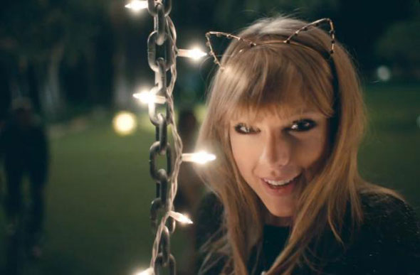 Taylor Swift usa tiara de gatinho em um de seus clipes / Foto: wp.clicrbs.com.br
