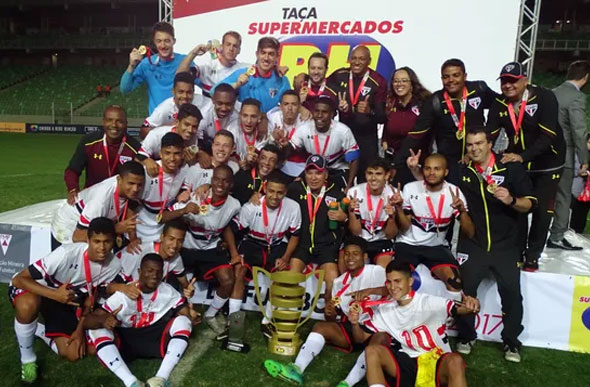 Foto: Maurício Palucci / Jogadores do São Paulo na conquista da Taça BH 2017