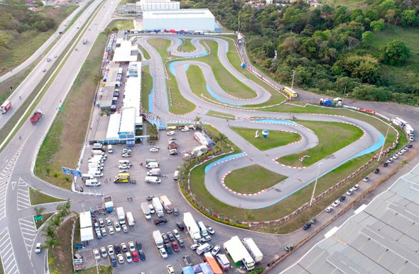 Foto: Quick Comunicação / Kartódromo RBC Racing recebe mais de 200 pilotos de todo país até sábado.