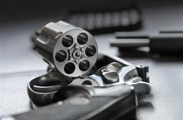 Menino de 12 anos atira em adolescente de 13 dentro de escola — Foto: Shutterstock