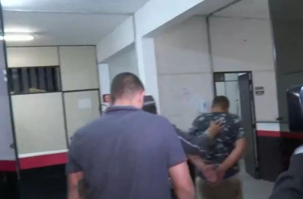 Homem é preso suspeito de matar enteado de 8 anos em Embu das Artes — Foto: Reprodução/TV Globo
