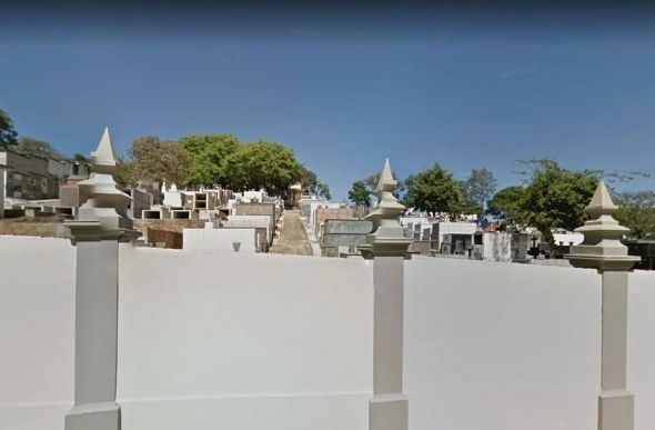Um dos cemitérios roubados foi o de Itajubá. — Foto: Reprodução Google Street View