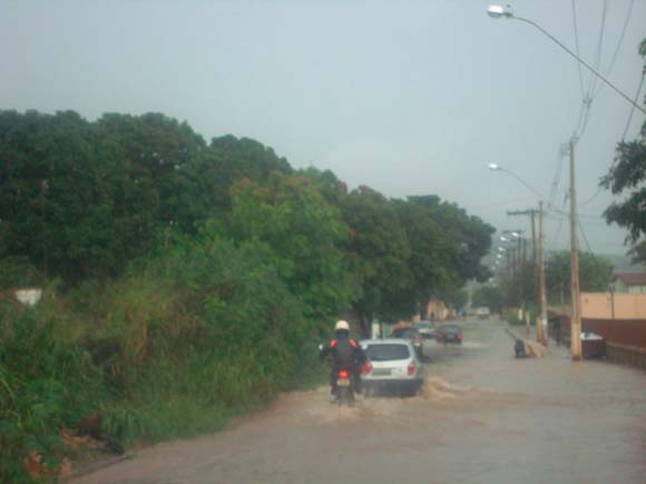 Chuva em Sete Lagoas - Foto: Alessandra Casarim - Imagem do blog www.casarim.blogspot.com