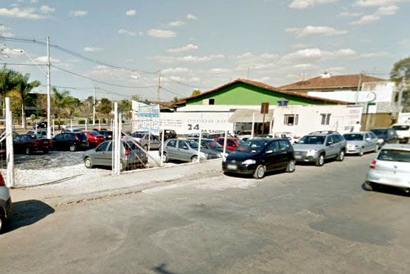 Revenda está na Antônio Olinto, no centro / Foto: Googlestreetview 