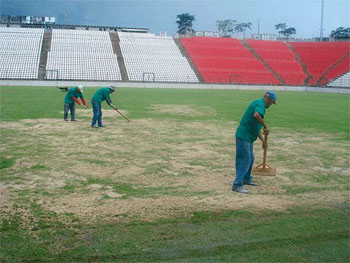 Arena do Jacaré passa por processo de recuperação do gramado - Imagem: divulgação ADEMG