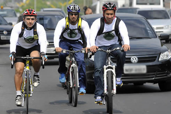 Ciclistas precisam de cuidado e equipamentos de segurança com as bicicletas / Foto: Antônio Lima