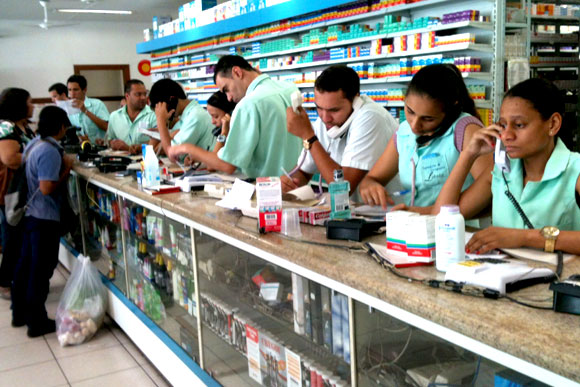 Drogaria Lobato registra 1.600 pedidos de entrega de remédio por dia / Foto: Marcelo Paiva