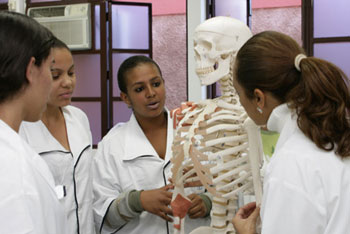 Enfermagem é um dos cursos técnicos oferecidos. / Foto: mg.senac.br