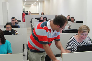 Vaga para instrutor de informática ou educador na Prepara Cursos / Foto:telecidadanias.blogspot.com 