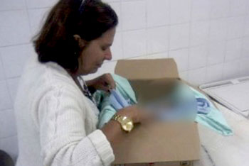 Corpo do bebê foi entregue a família em caixa de papelão / Foto: Divulgação
