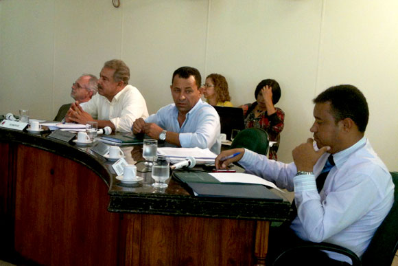 Gonzaga, o 2° da esquerda para direita, disse que foi o autor da indicação do vídeo monitoramento / Foto: Marcelo Paiva 