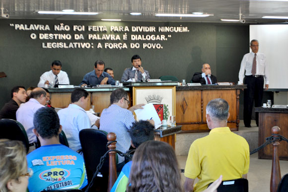 Prefeito conseguiu 13 vereadores que votaram a favor da lei delegada / Foto: Marcelo Paiva