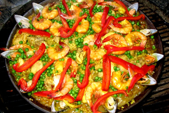 O tema do curso é a culinária espanhola que tem a paella com um dos pratos mais típicos / Foto: Receitas de Culinária 