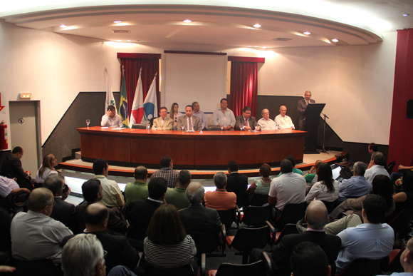 Autoridades durante inauguração do Centro de Educação Profissional - UNICEASA / Divulgação