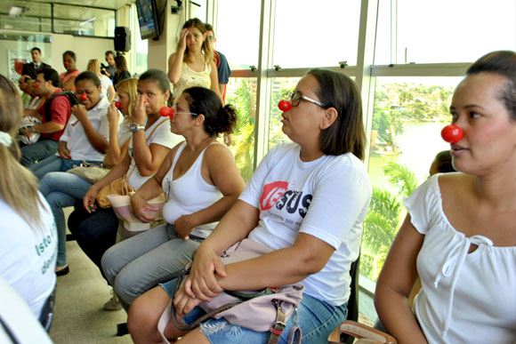 Com nariz de palhaço manifestantes lotaram plenário da Câmara / Foto: Marcelo Paiva 