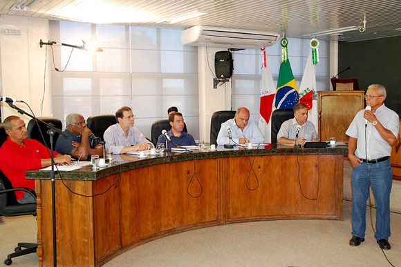Daniel Tavares, à direita, apresentou as contas do município / Foto: Divulgação