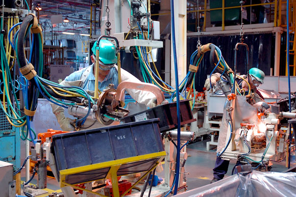 Indústria trabalha com componentes automotivos / Foto ilustrativa: Divulgação 