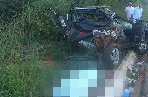 O veículo ficou totalmente destruído / Foto: SeteLagoas.com.br