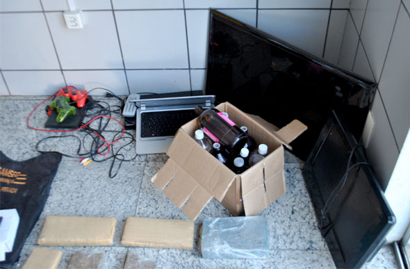 Todos os aparelhos eletrônicos foram encontrados no imóvel alugado pelo suspeito/Foto: Alan Junio