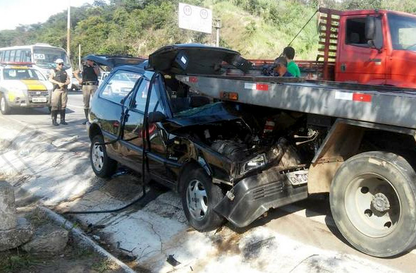 O condutor do veículo fica gravemente ferido / Foto: Paulo Filqueiras 
