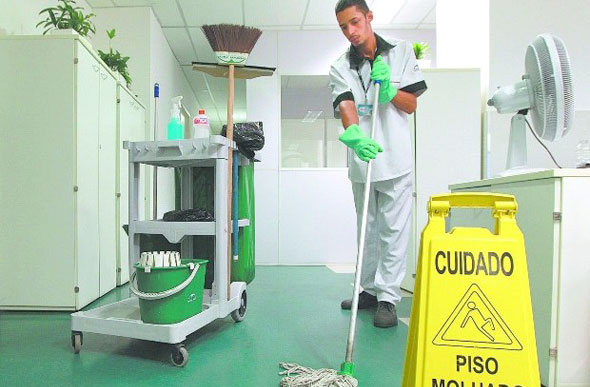 Servente de limpeza / jornalwebminas.com.br