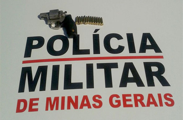 Além das peças sem procedência, um revólver calibre .38 também foi localizado/Foto:Polícia Militar