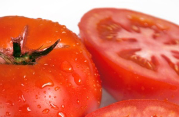 O tomate é rico em vitaminas A, B e C, bem como em sais minerais como fósforo, potássio, cálcio e magnésio/Foto: Divulgação