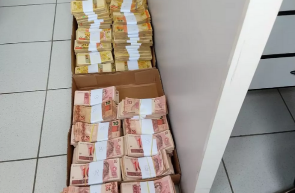 Dinheiro apreendido em operação da MP que investiga fraudes no Detran. — Foto: Ministério Público/Divulgação