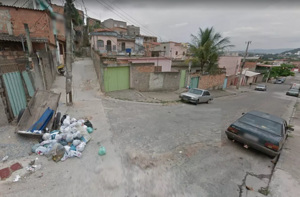Local onde homem foi agredido por sete vizinhos, em Betim. Imagem do Google Street View, capturada em outubro de 2015 — Foto: Google Street View / Reprodução