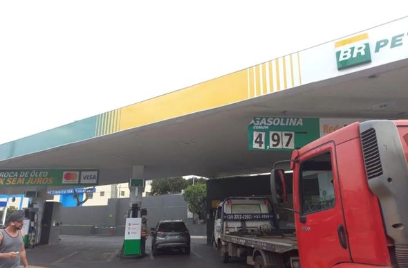 Gasolina caiu de preço em BH — Foto: Tatiana Lagôa