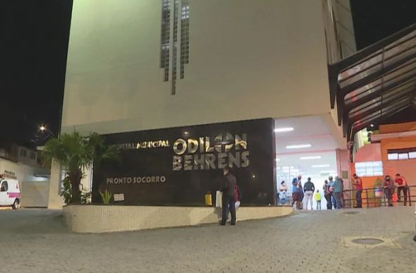 A vítima foi socorrida para o Hospital Odilon Behrens — Foto: Reprodução/TV Globo